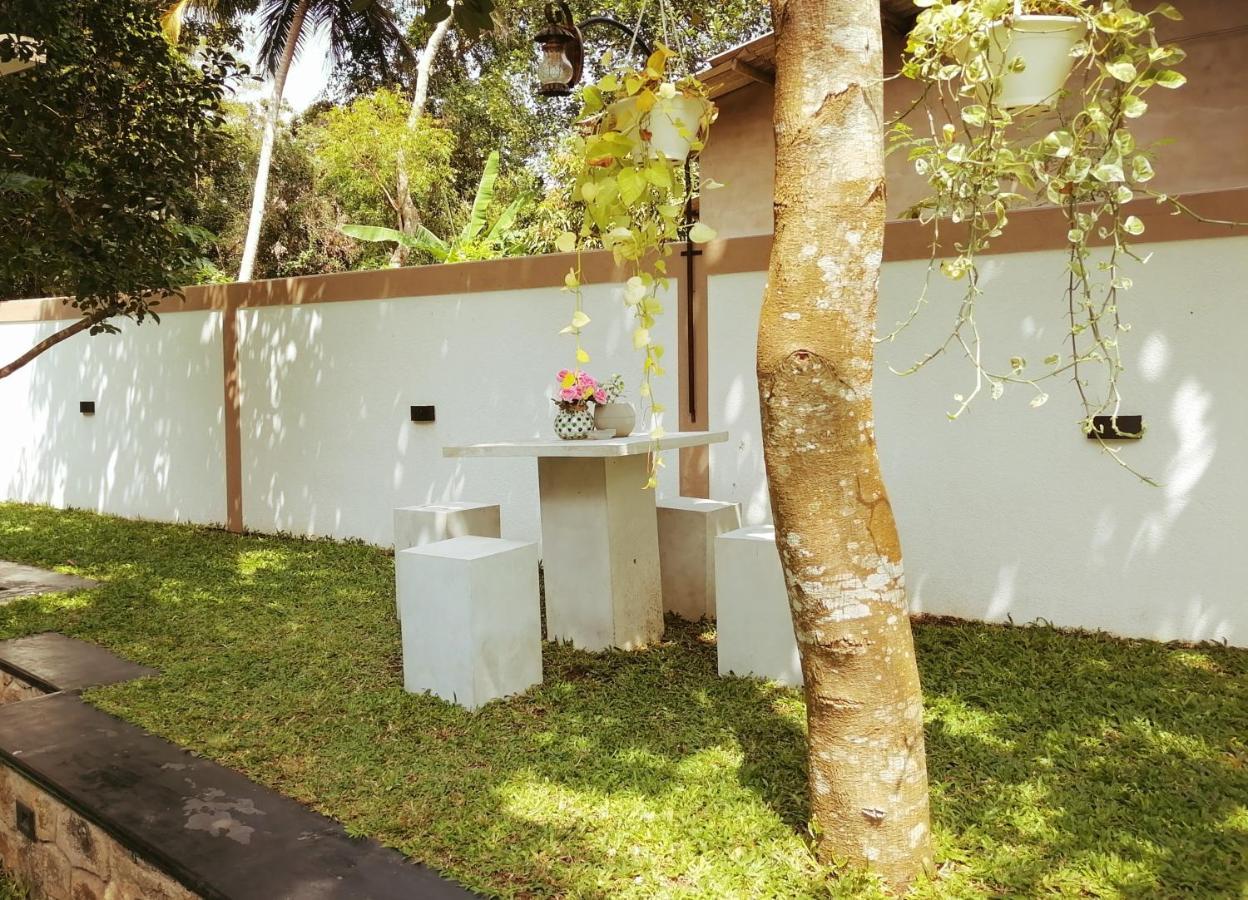 Ceylonima Home Stay Anuradhapura Bagian luar foto